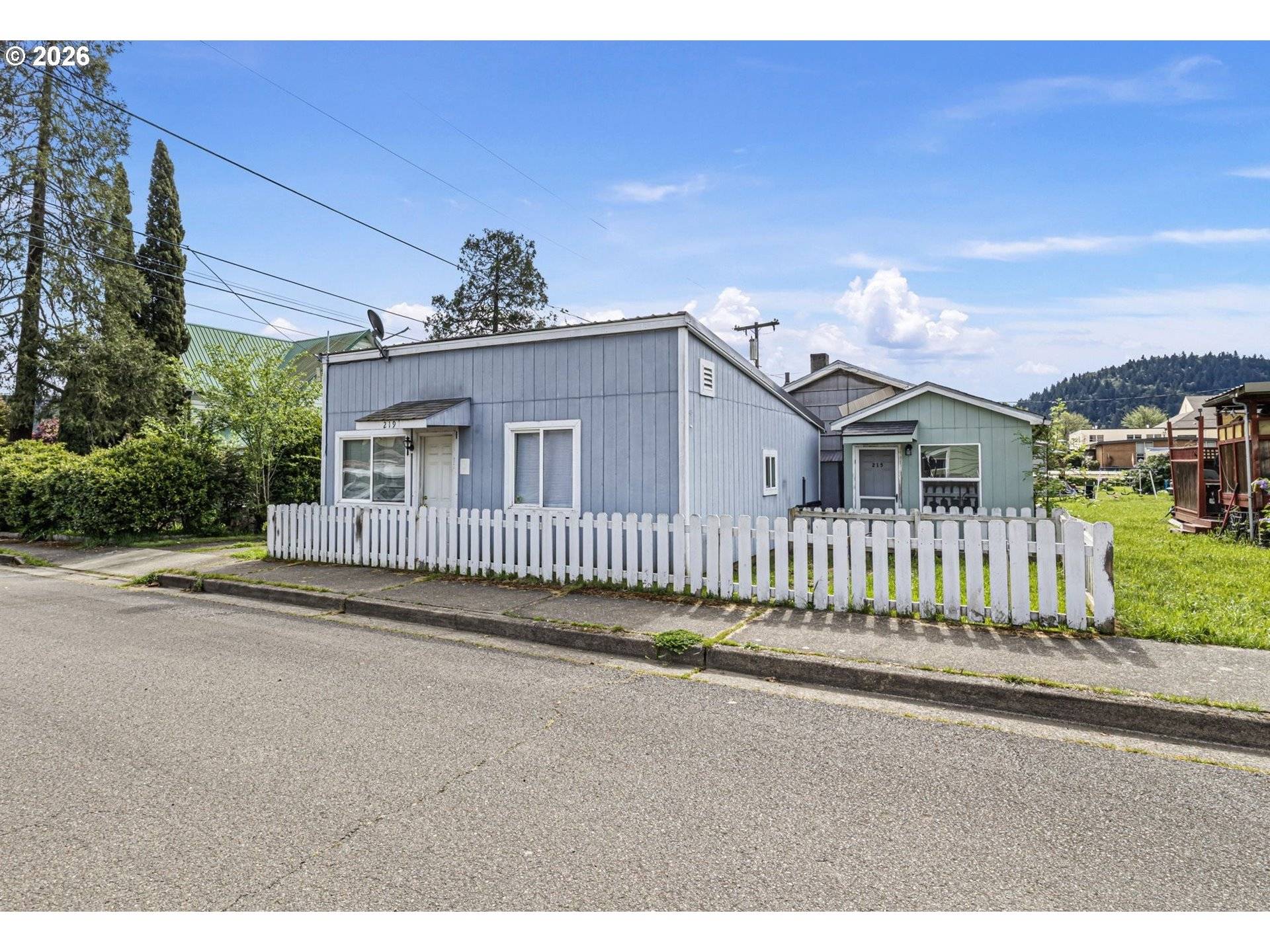215 E 2ND AVE, Riddle, OR 97469