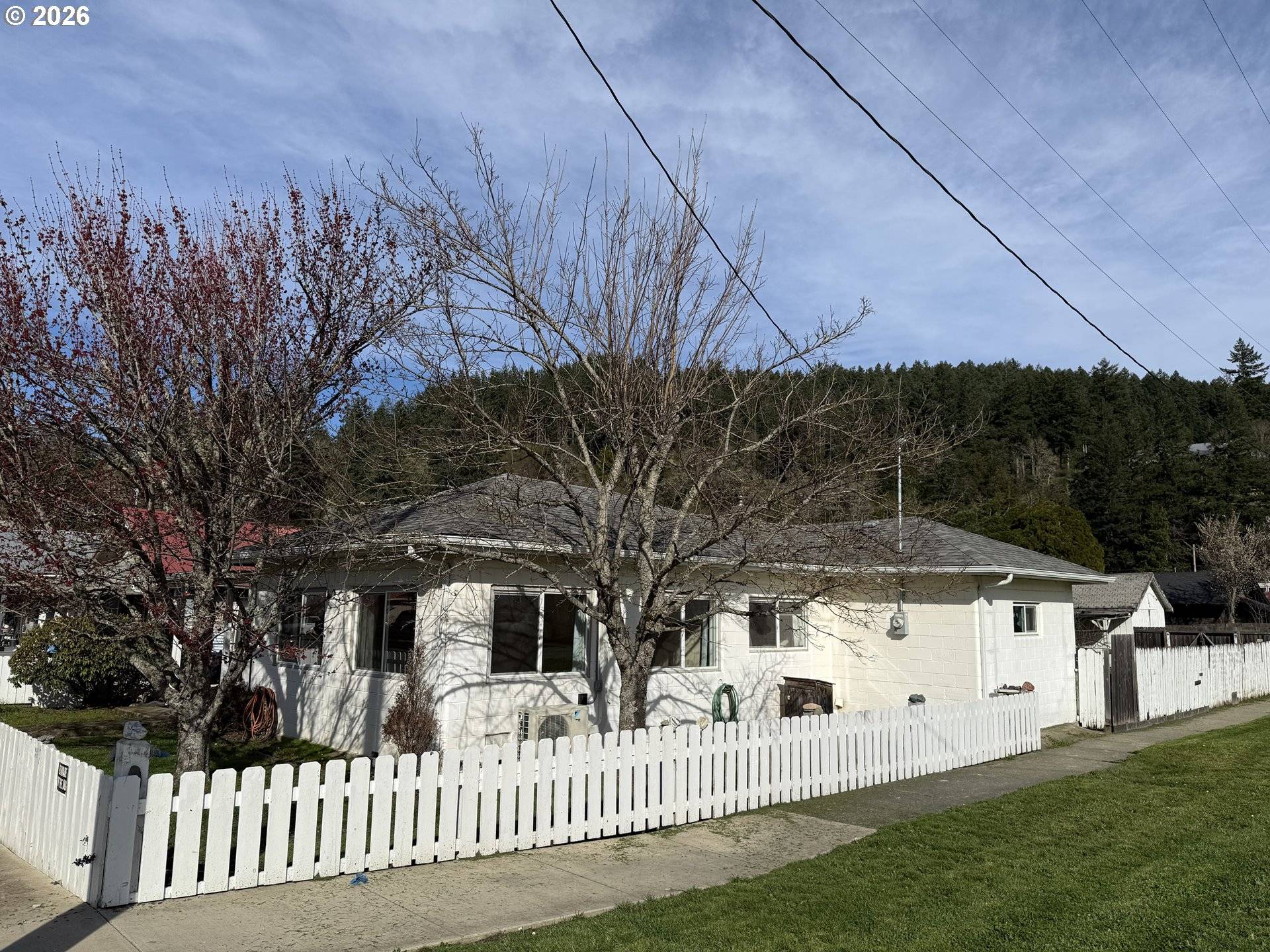 410 3RD AVE, Powers, OR 97466