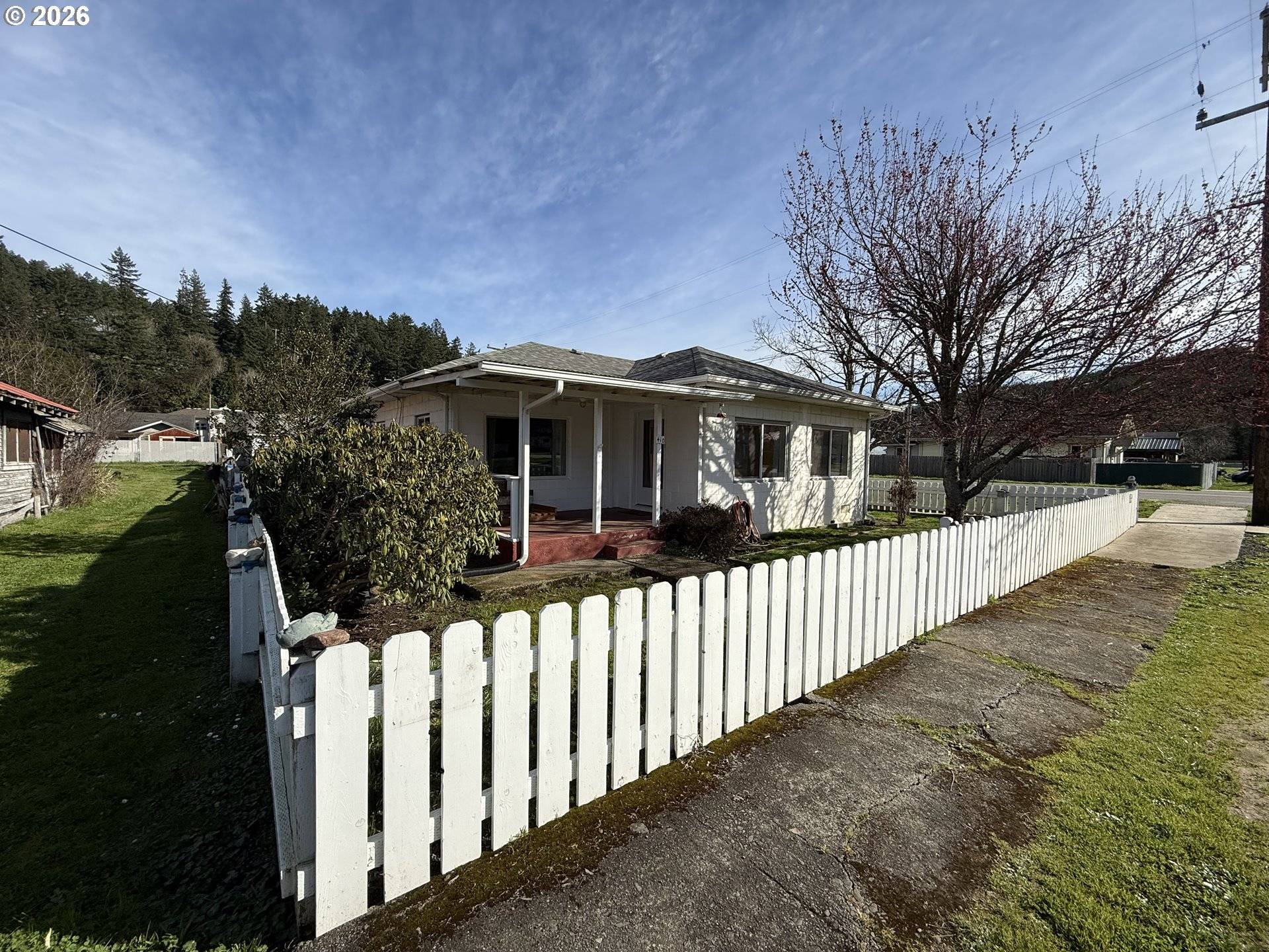 410 3RD AVE, Powers, OR 97466