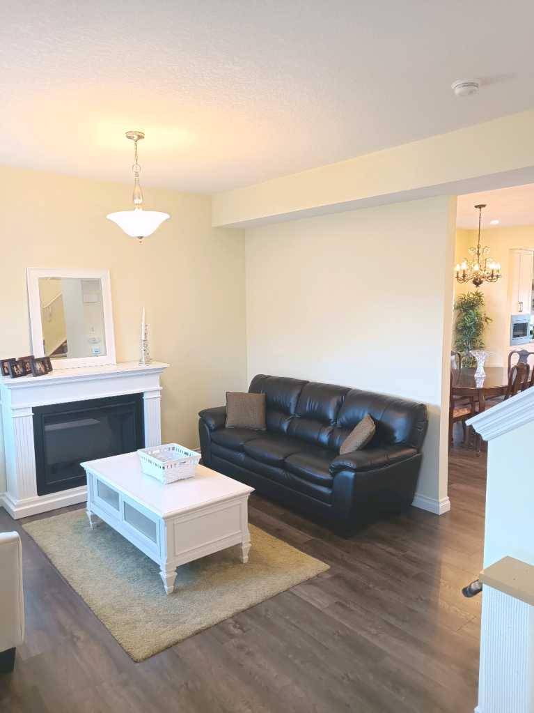 1100 Bayview GDNS SW, Airdrie, AB T4B 5K4