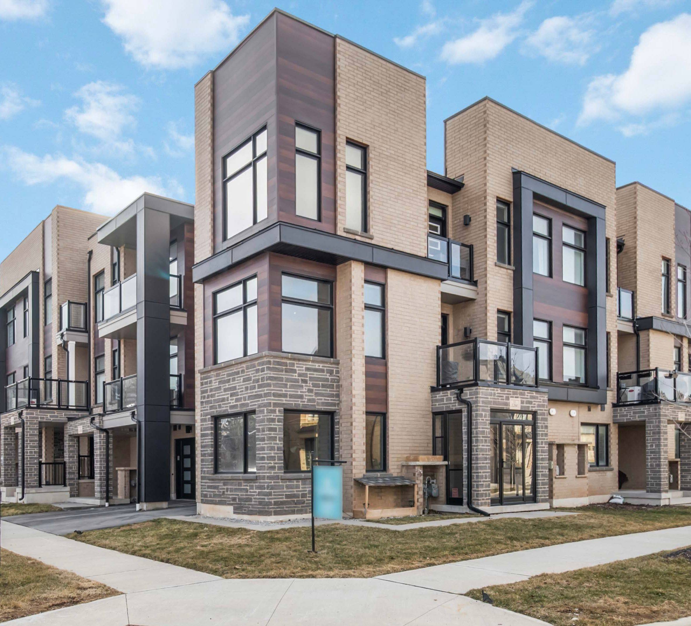 1264 Merton RD, Oakville, ON L6M 5M1