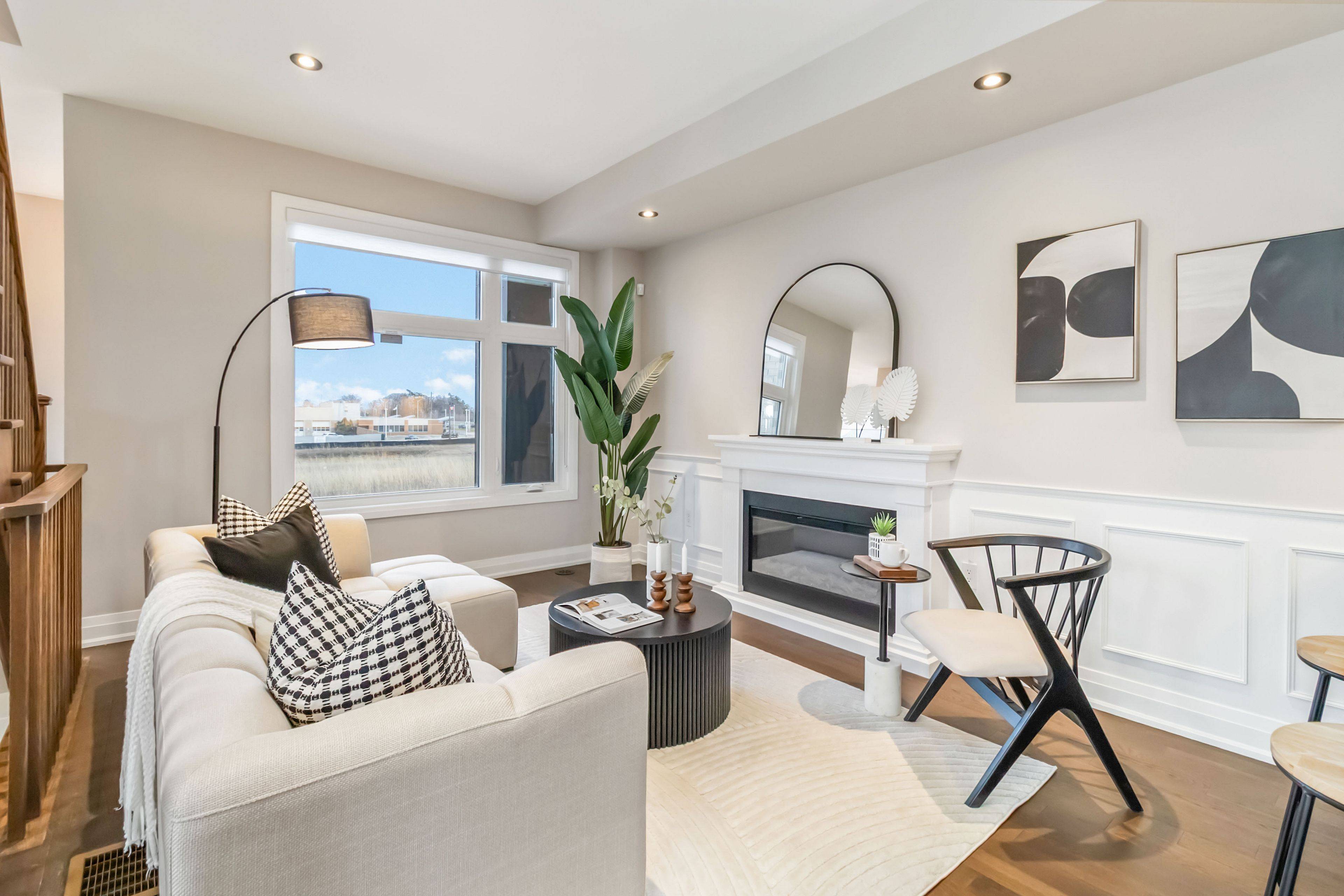 1264 Merton RD, Oakville, ON L6M 5M1