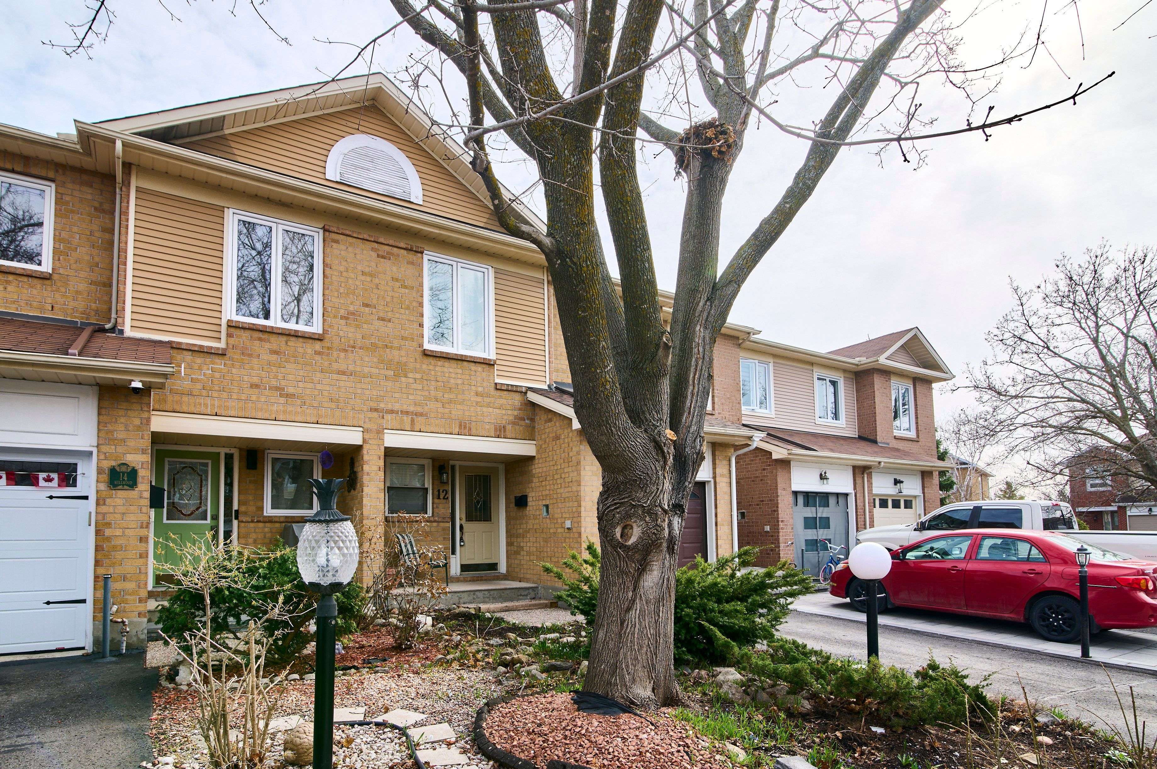 12 Willwood CRES, Barrhaven, ON K2J 4B2