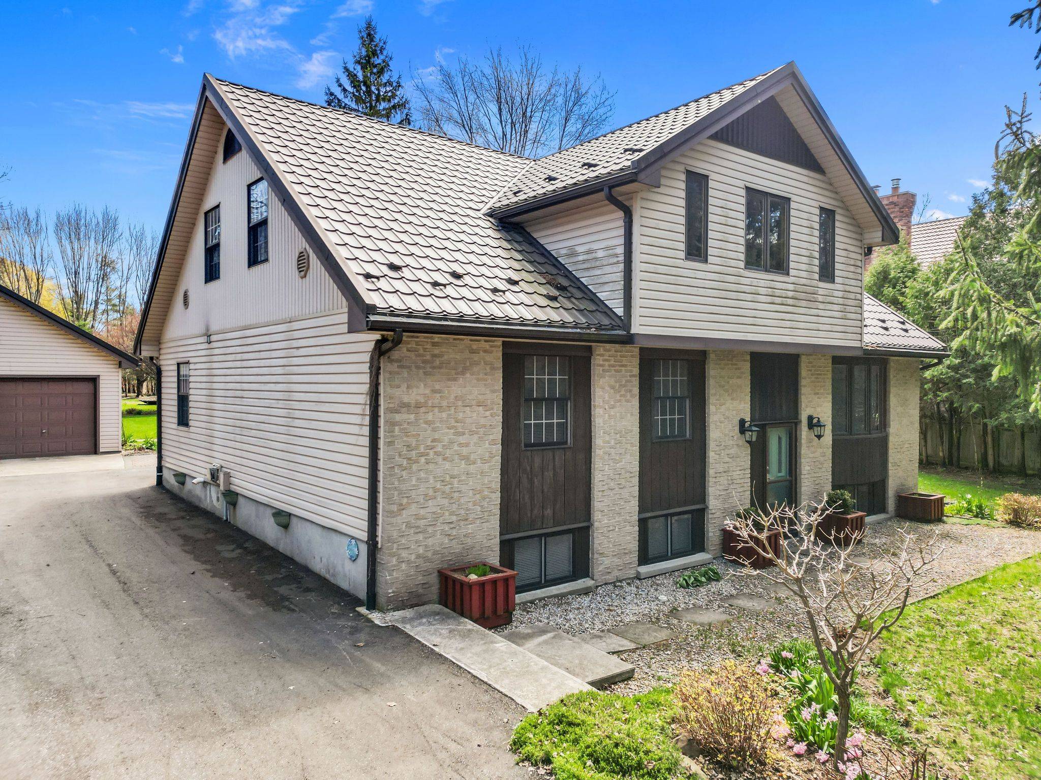 33396 Queen ST, North Middlesex, ON N0M 1A0