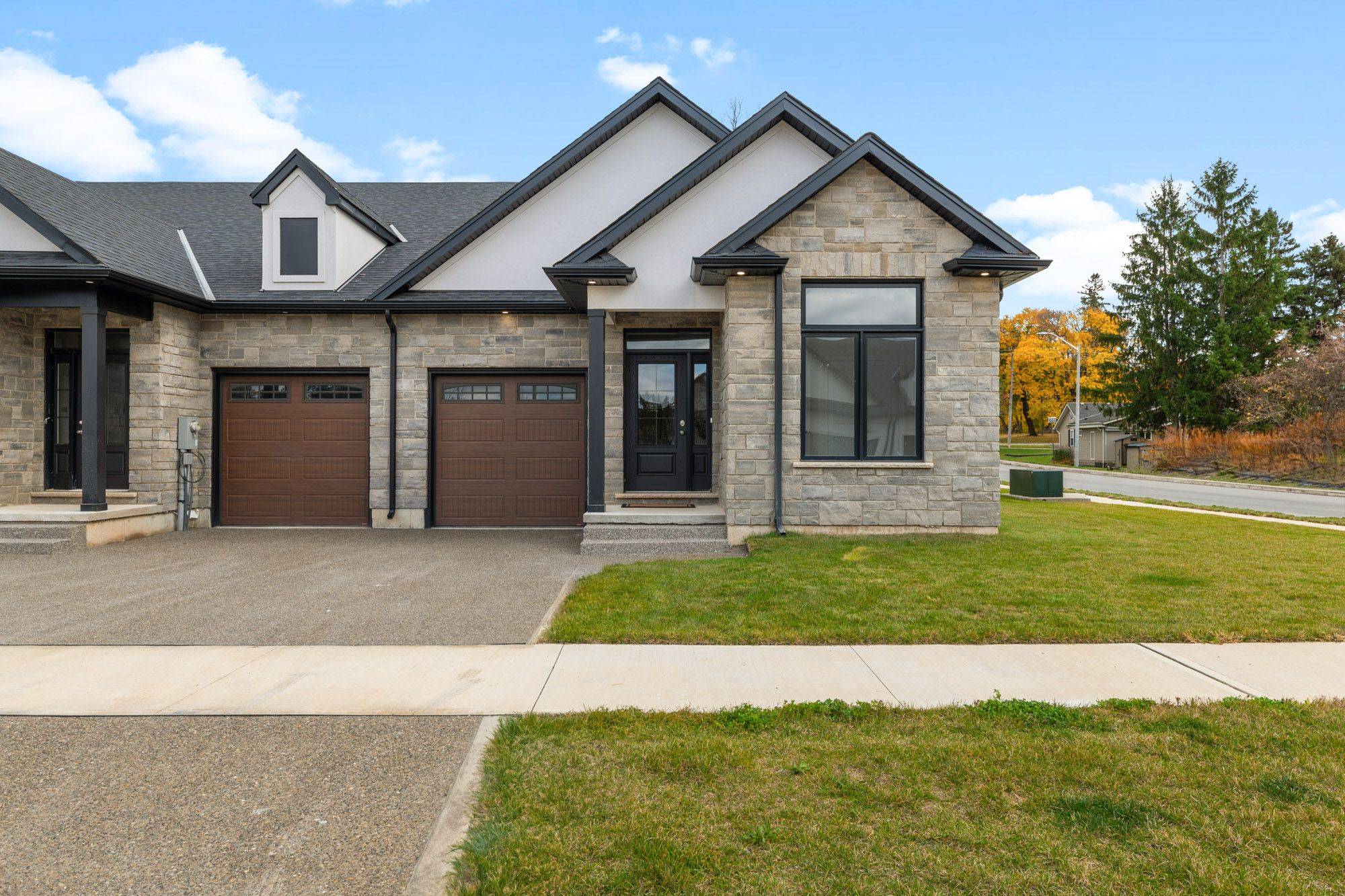 512 Royal Ridge DR, Fort Erie, ON L0S 1N0