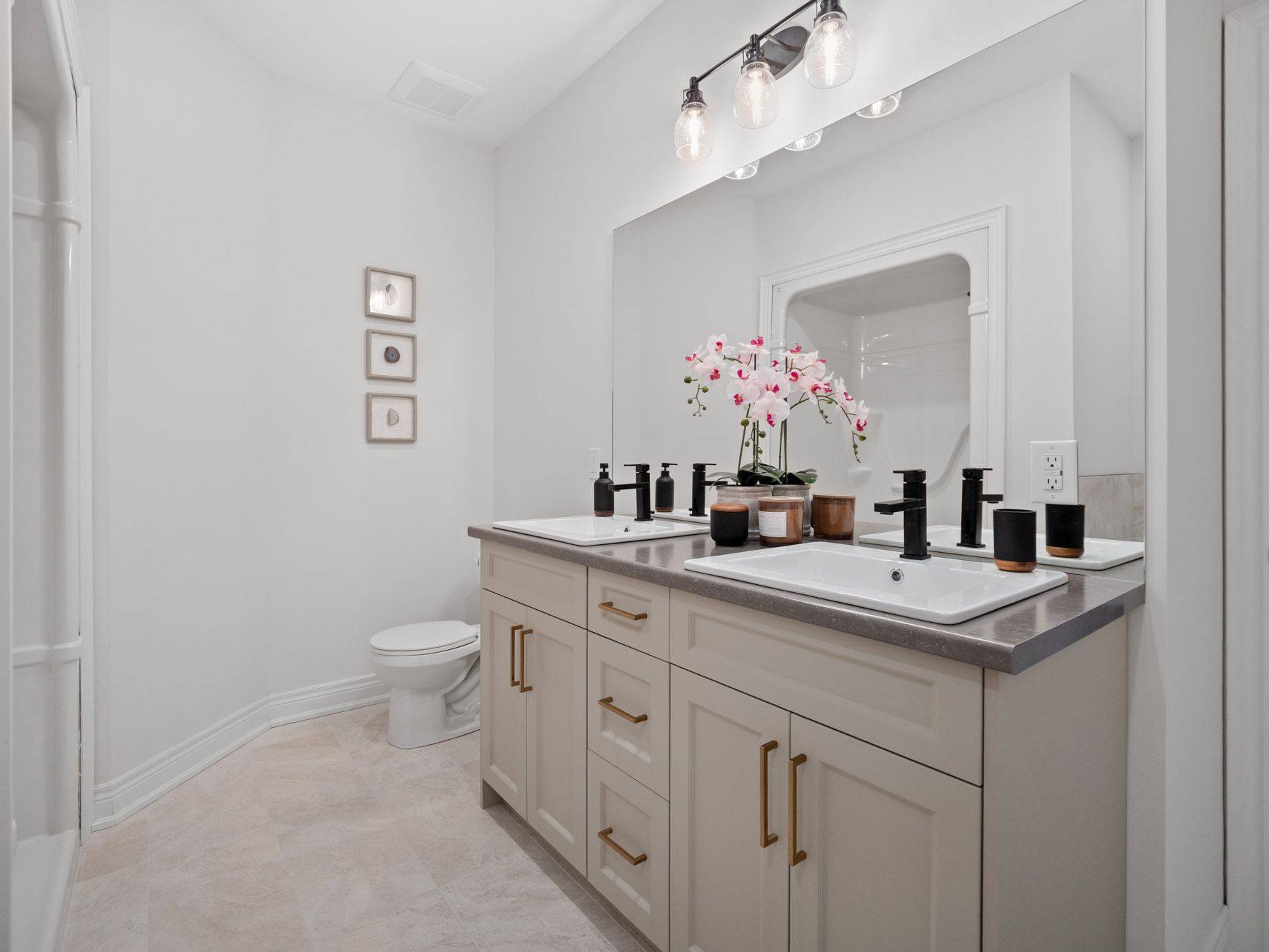 512 Royal Ridge DR, Fort Erie, ON L0S 1N0