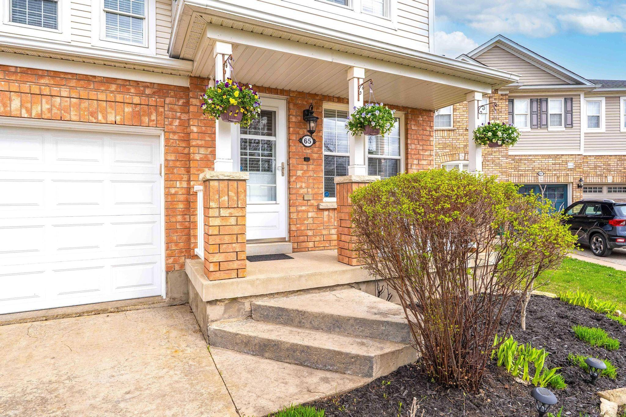 65 Bloomington DR, Cambridge, ON N1P 1J5