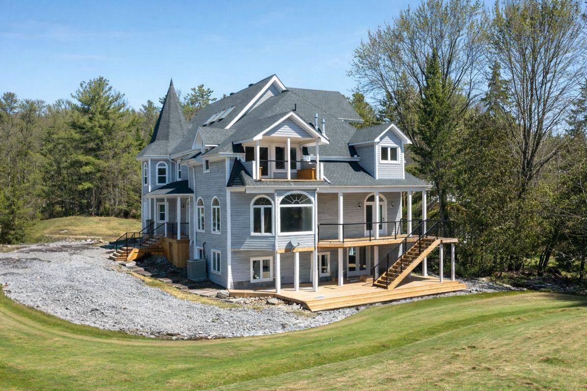 14-16 KNOWLES CRES, Seguin, ON P0C 1J0