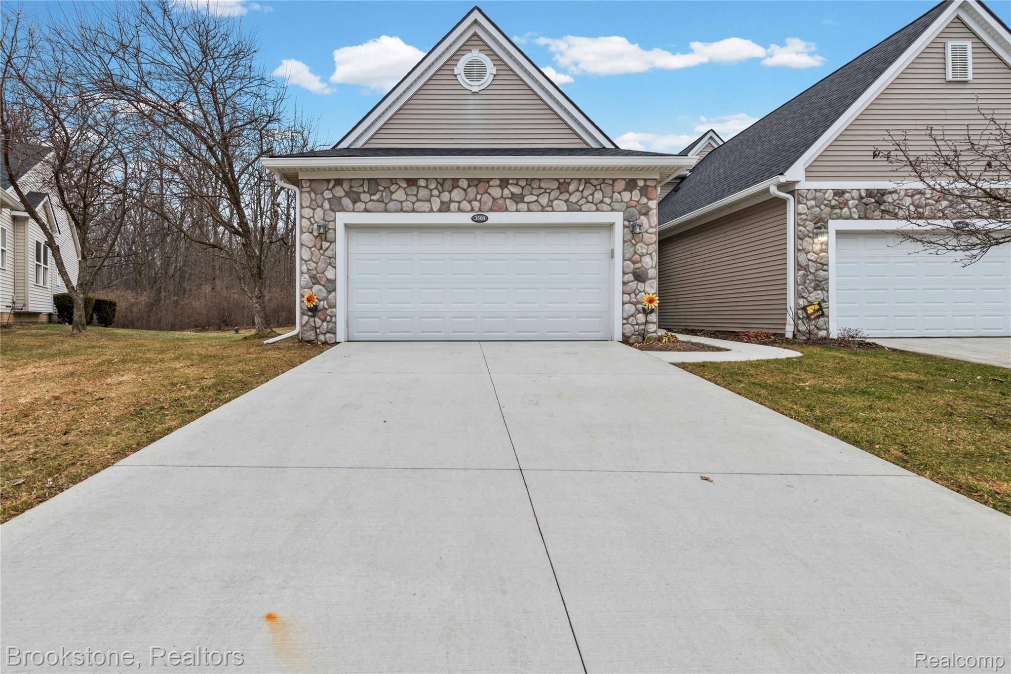 3568 Grove LN, Auburn Hills, MI 48326
