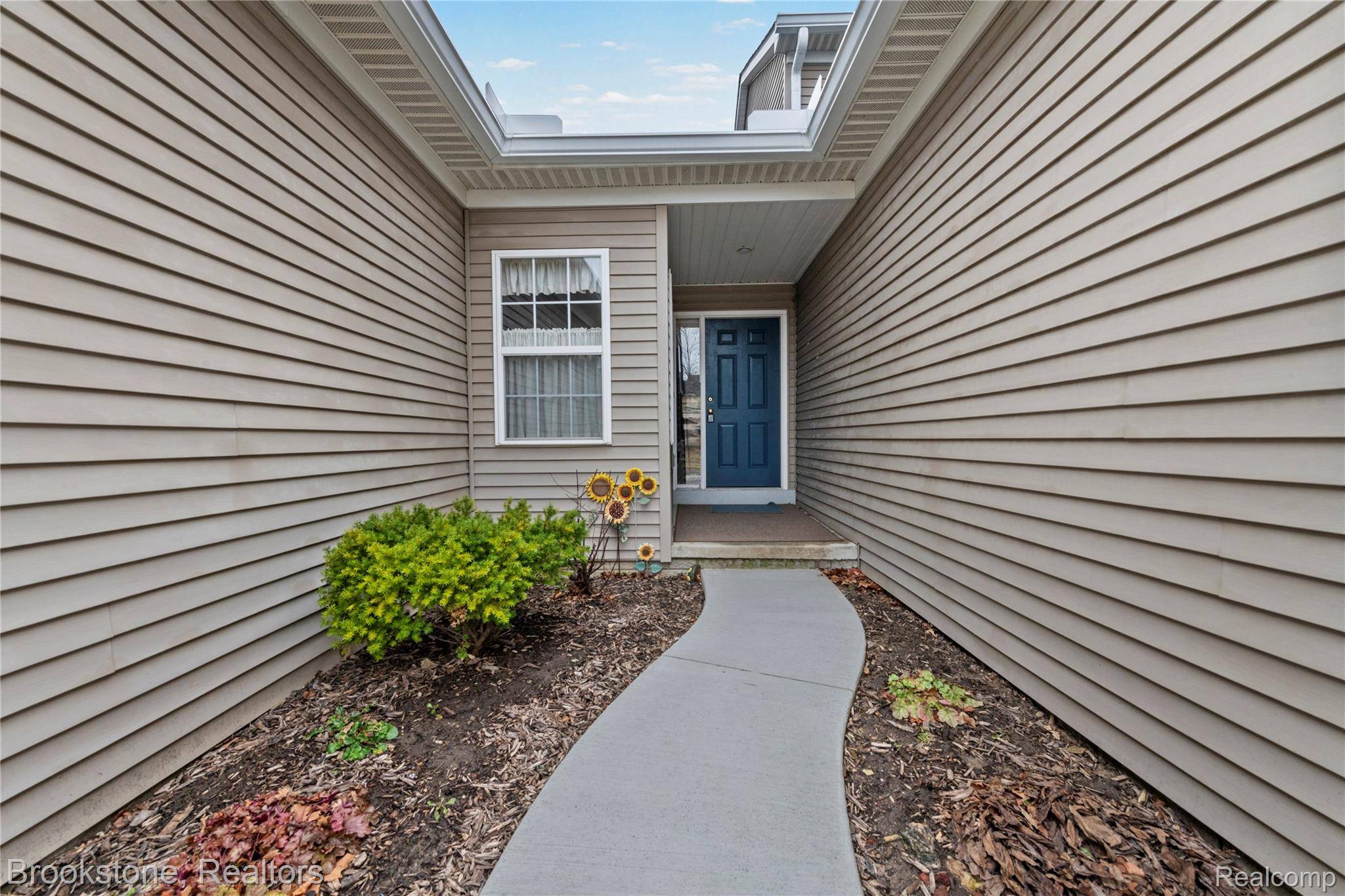 3568 Grove LN, Auburn Hills, MI 48326