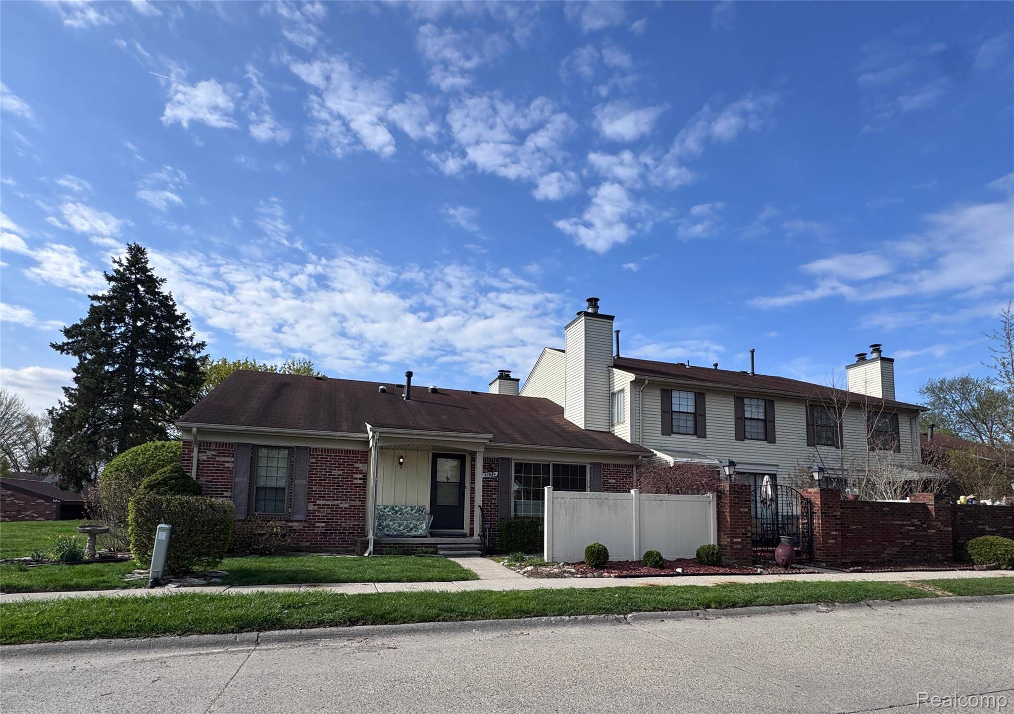 38984 Golfview DR W, Clinton Charter Township, MI 48038