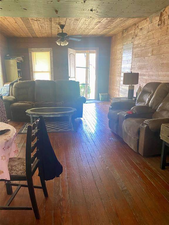 1201 W Market Street, Honey Grove, TX 75446