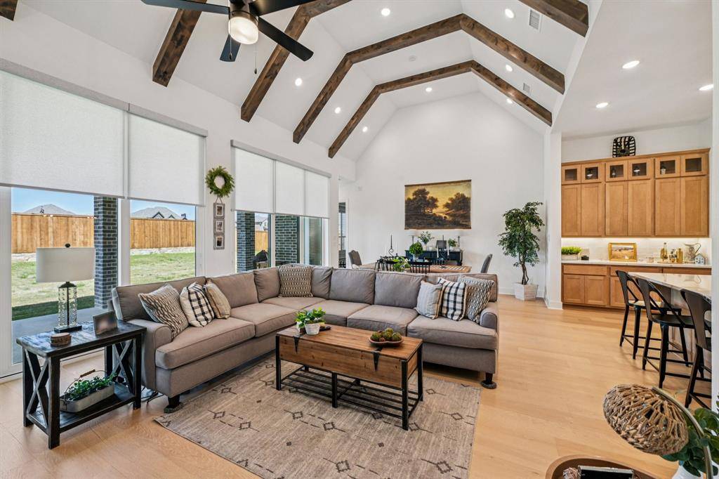 2264 Emerald Drive, Waxahachie, TX 75167