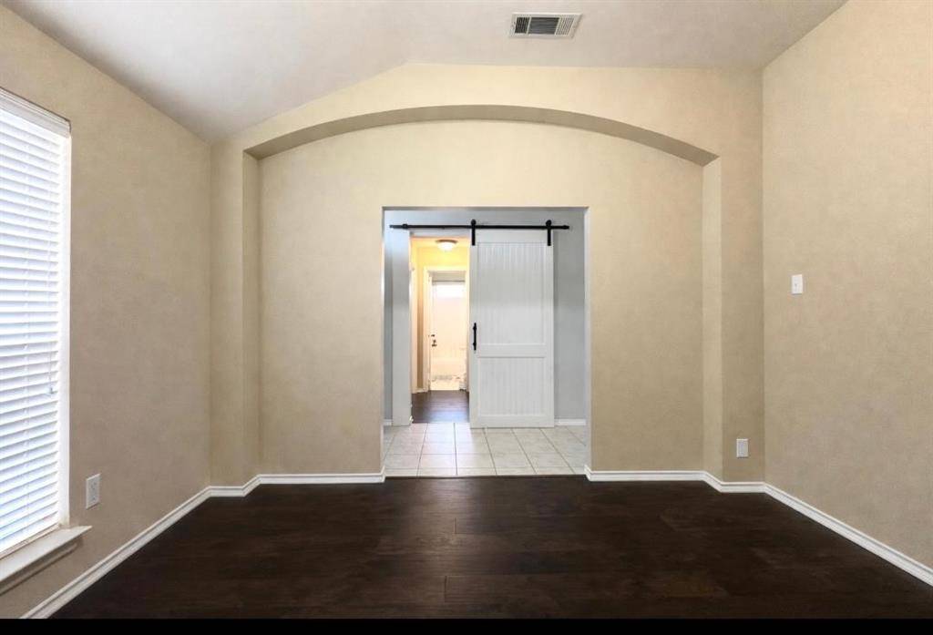 208 creek point Lane, Arlington, TX 76002