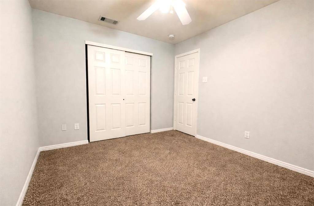 208 creek point Lane, Arlington, TX 76002