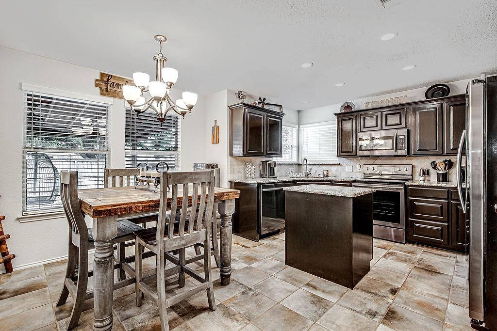 729 Tanglewood, Burleson, TX 76028