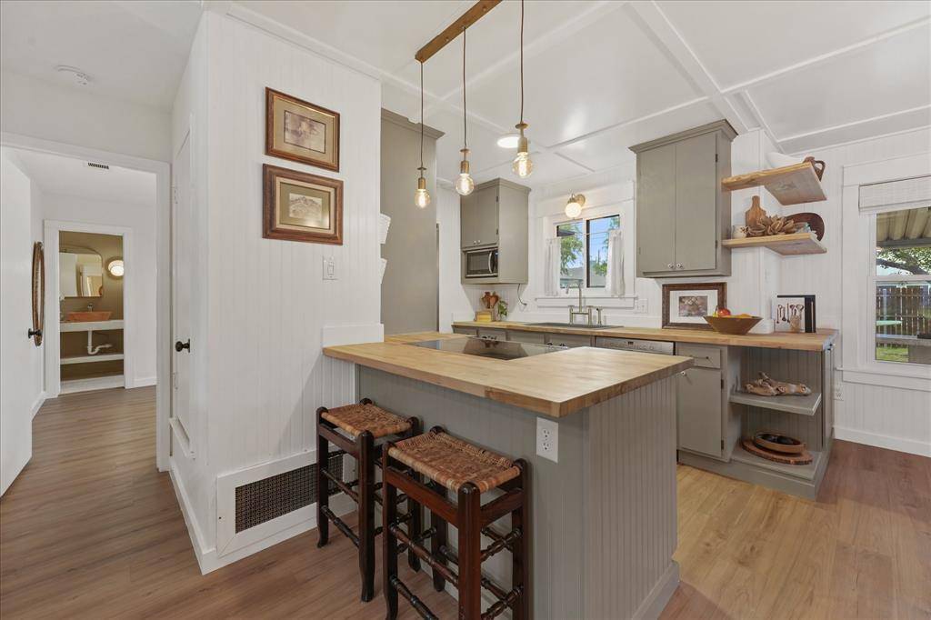 605 Meadow Lane, Roanoke, TX 76262