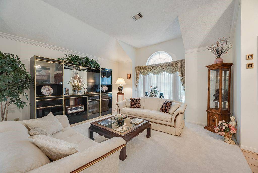 2114 Greenstone Trail, Carrollton, TX 75010