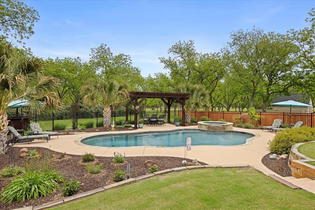 7404 Fox Fire Court, Granbury, TX 76049