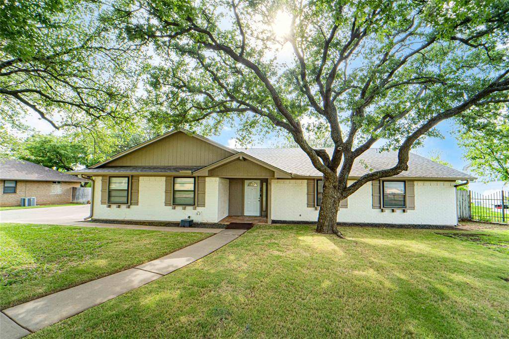 407 Ridge Road, Breckenridge, TX 76424