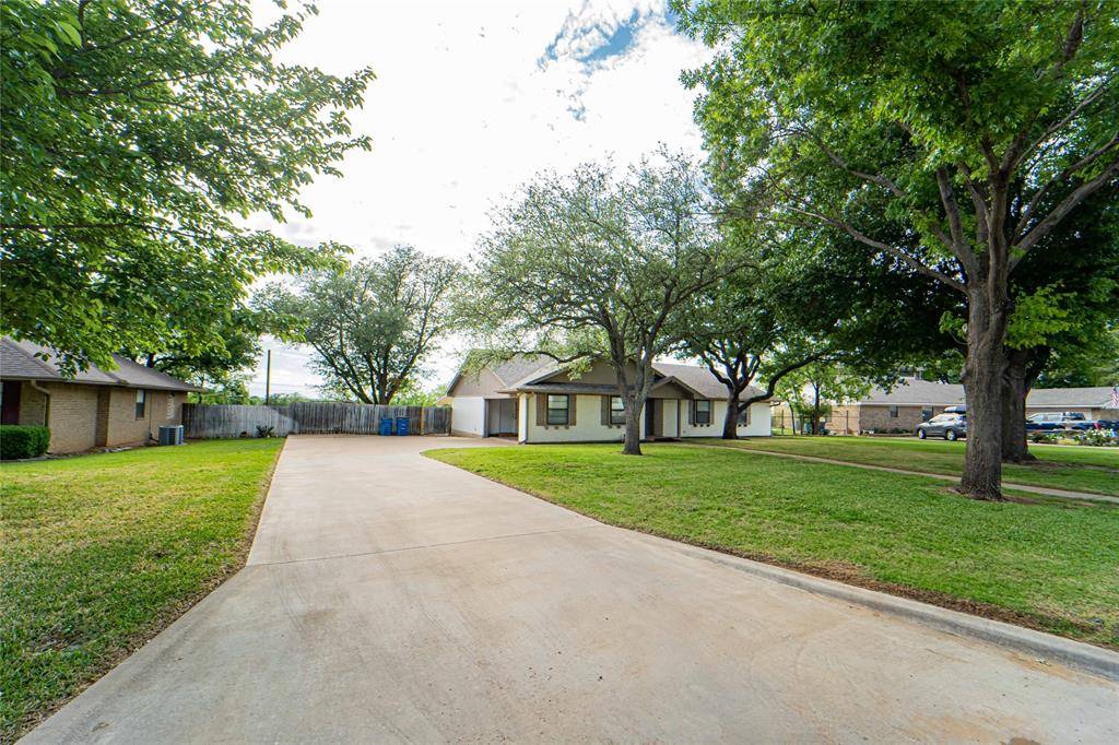 407 Ridge Road, Breckenridge, TX 76424