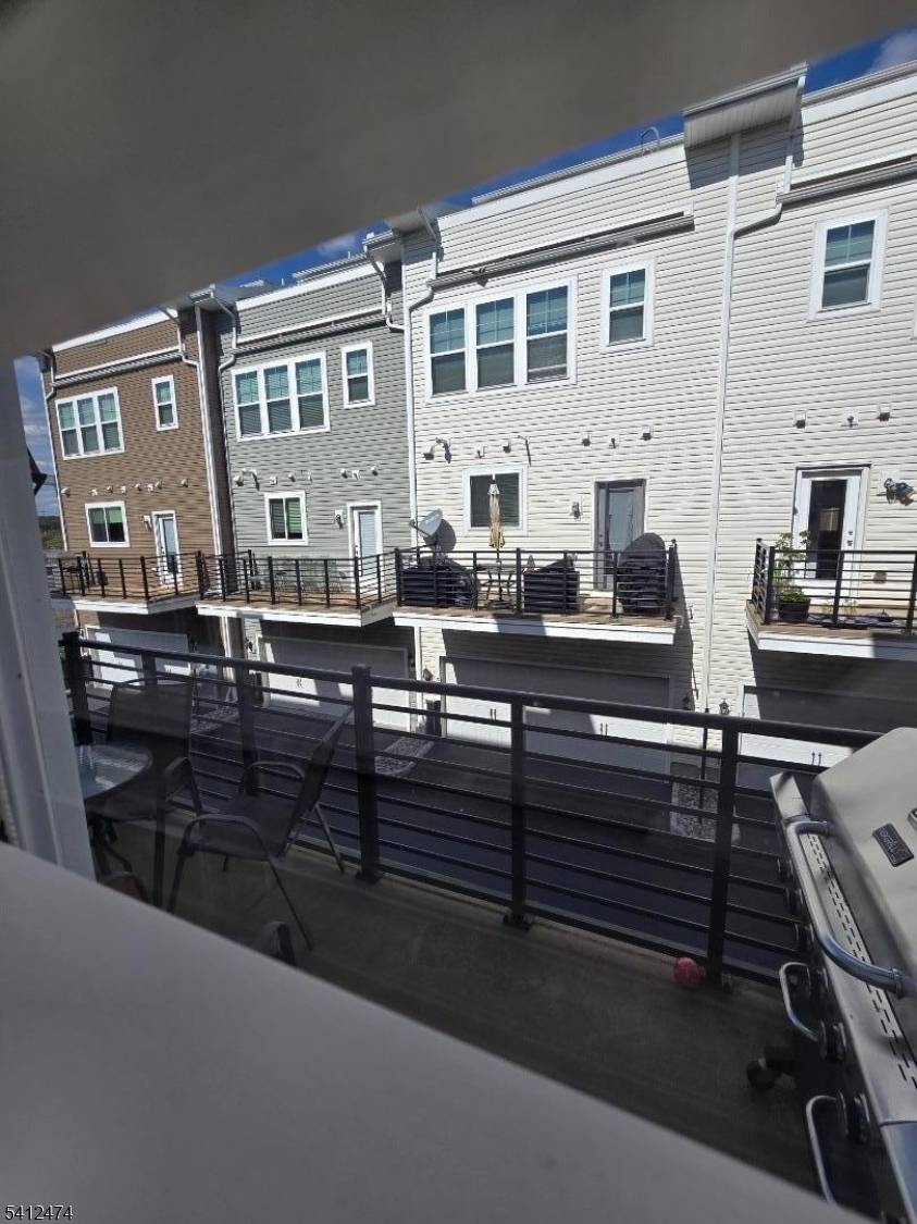 10 Bond St, North Brunswick Twp., NJ 08902