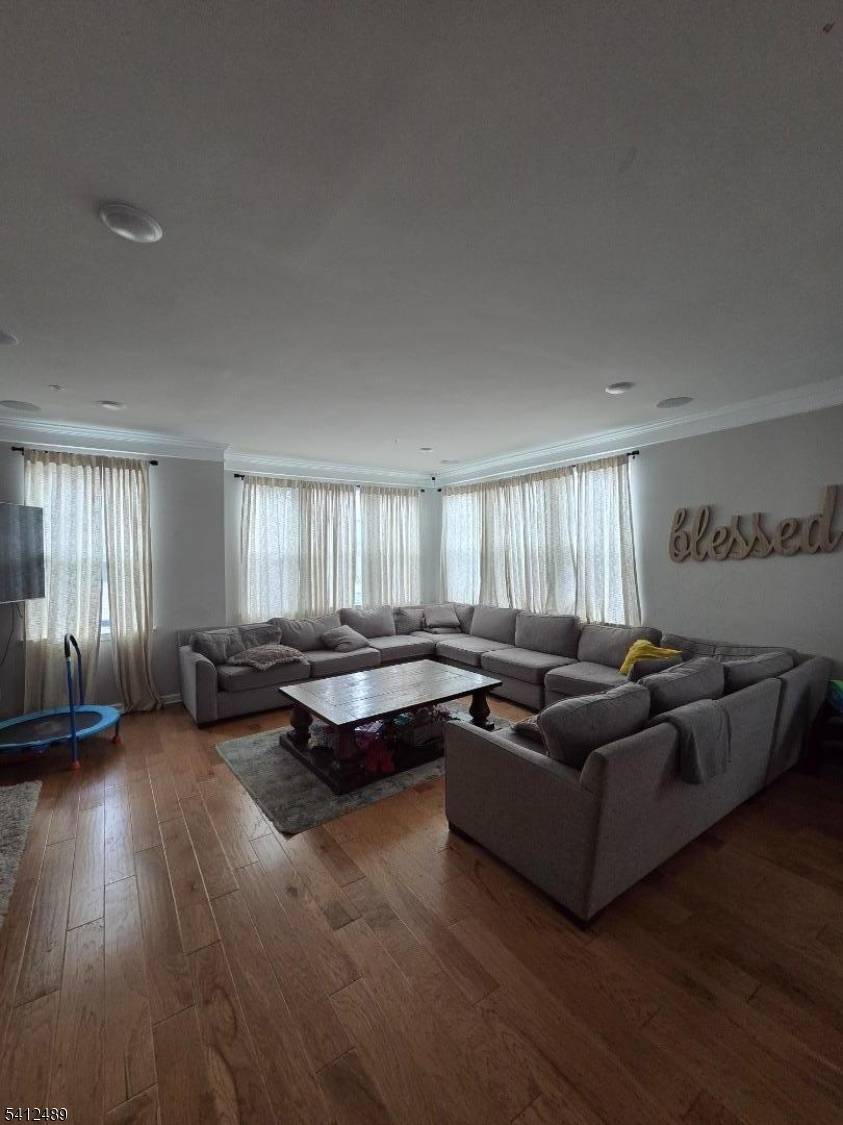 2 Bond St, North Brunswick Twp., NJ 08902
