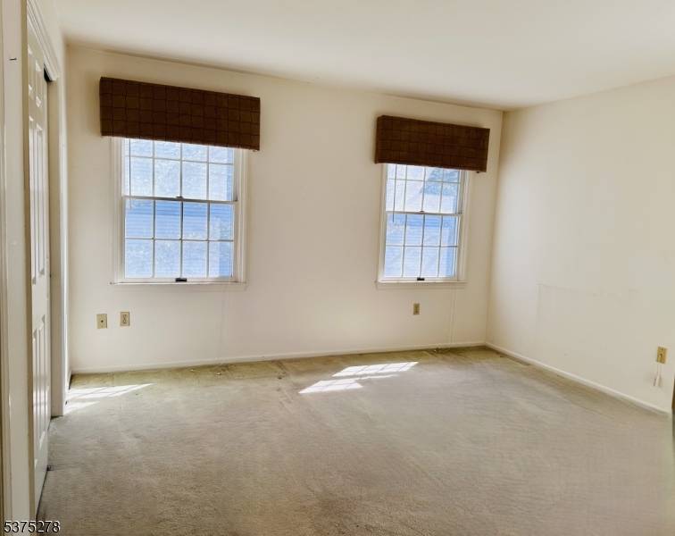 70 Boulder Run Rd, Paterson City, NJ 07501