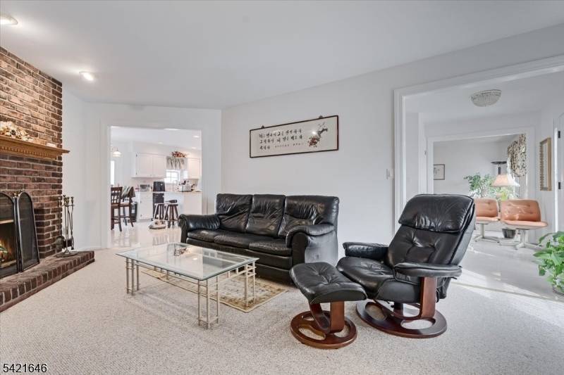 15 Crossing Dr, Mount Olive Twp., NJ 07836