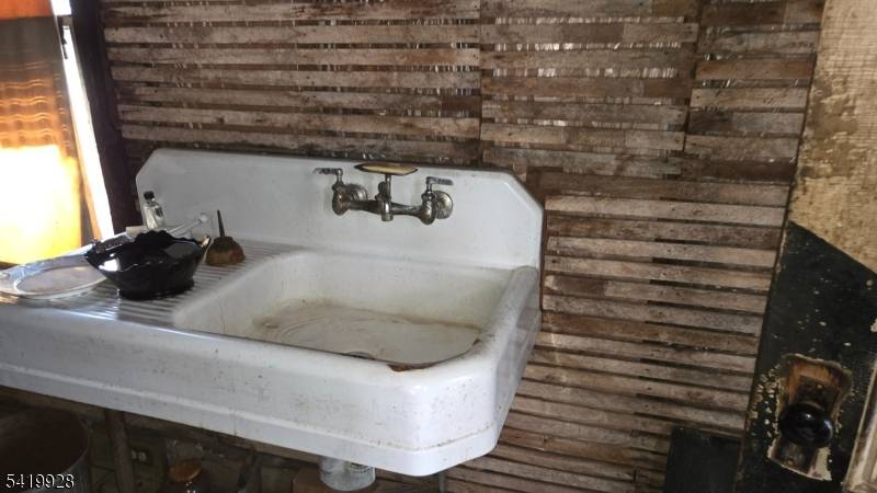 163 Hamilton Ave, Hasbrouck Heights Boro, NJ 07604