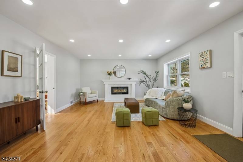 20 Edgar St, Summit City, NJ 07901