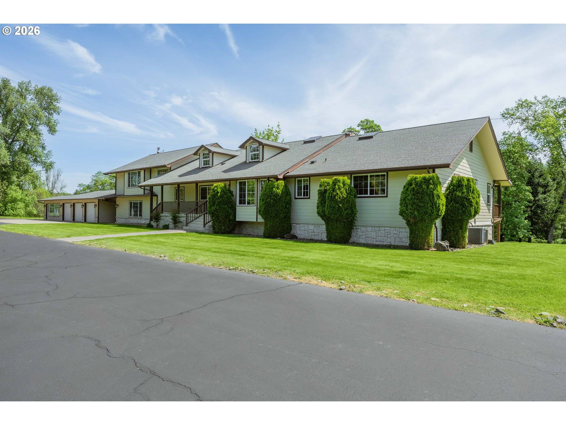 3782 DEL RIO RD, Roseburg, OR 97471