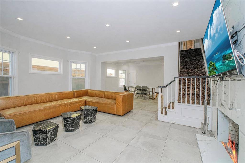 862 East 10th ST, Brooklyn, NY 11230