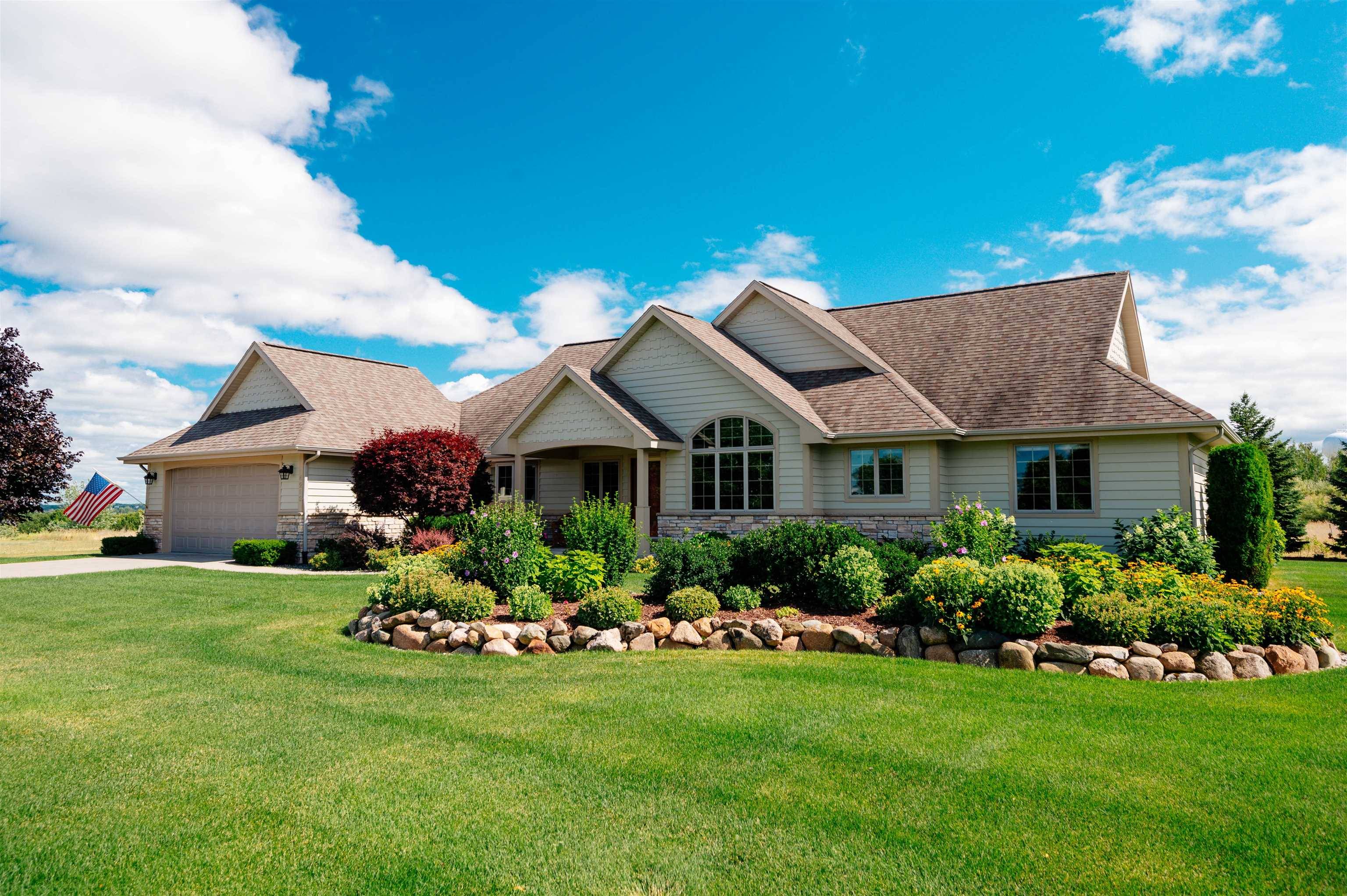 4213 Wolverine DR, Acme Twp, MI 49690