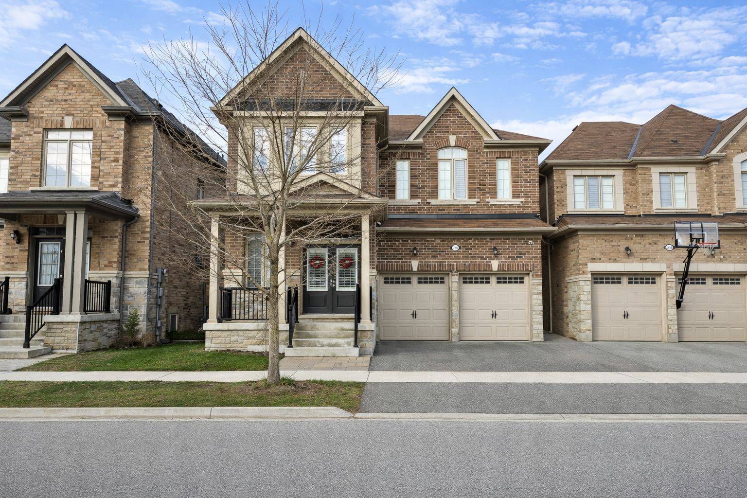 2142 Saffron DR, Pickering, ON L1X 0E2