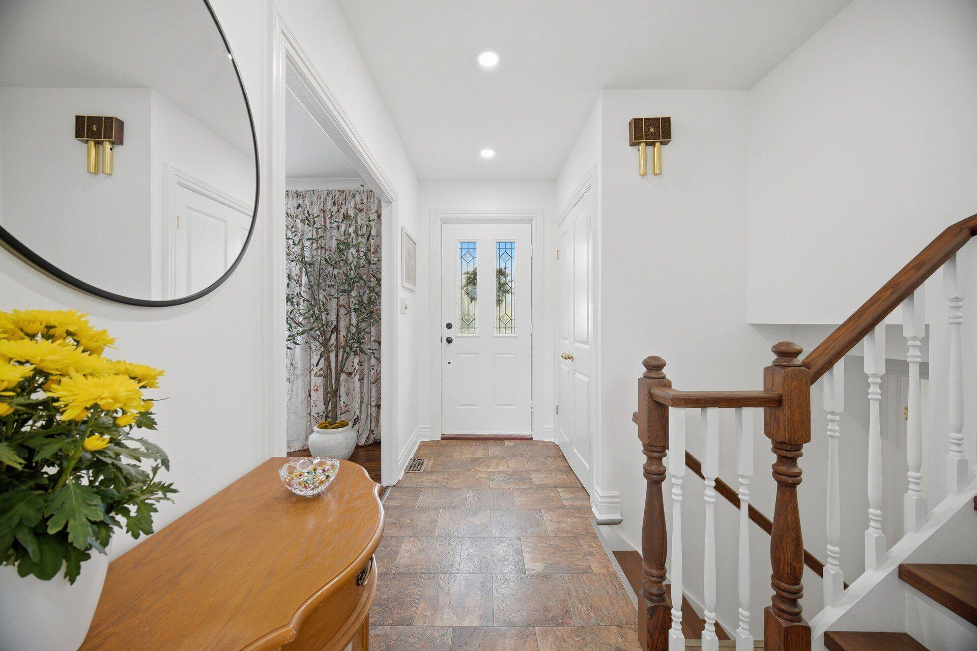 188 White Pines DR, Burlington, ON L7L 4E4