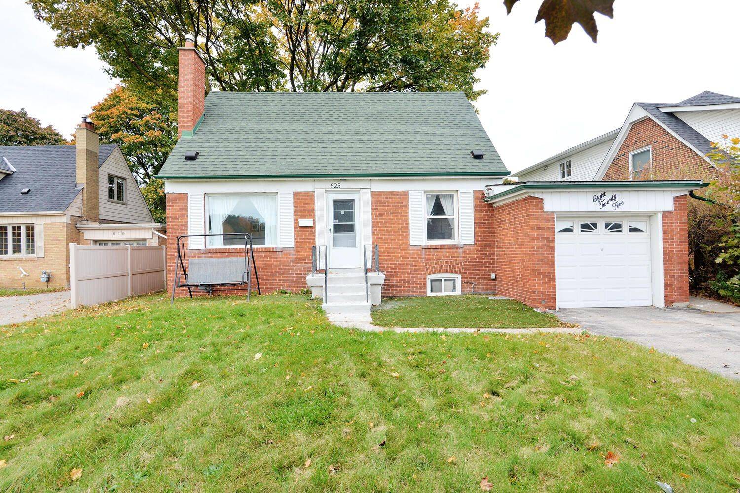 825 North Service RD, Mississauga, ON L4Y 1A2