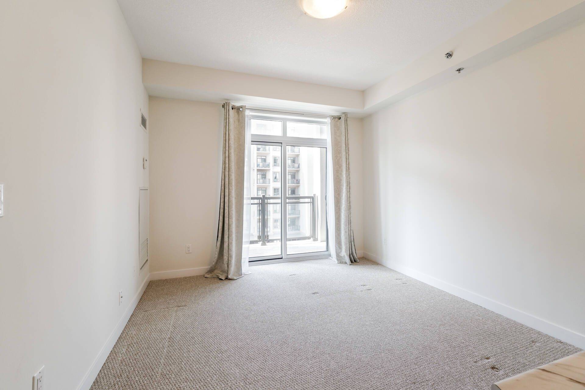 2486 Old Bronte RD #402, Oakville, ON L6M 0Y4