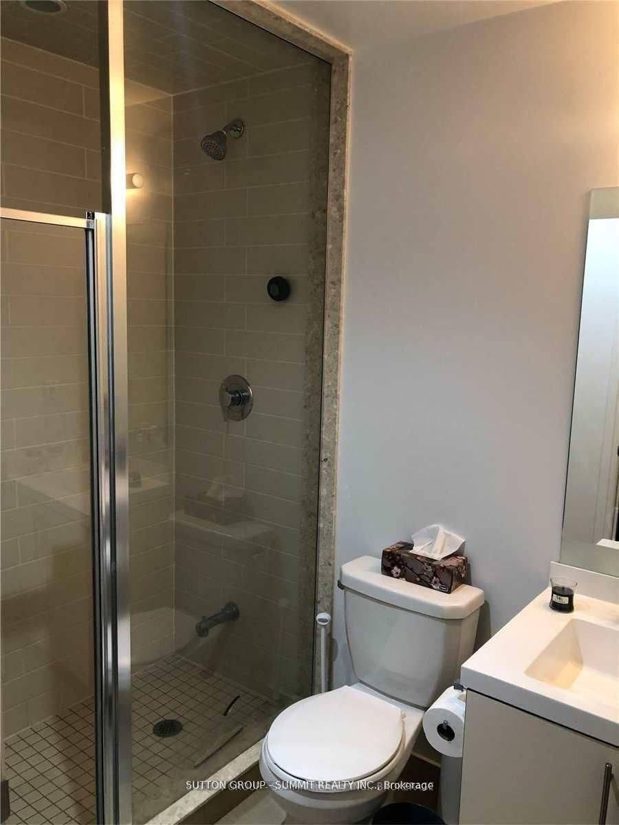 55 Speers RD #209, Oakville, ON L6K 0H9