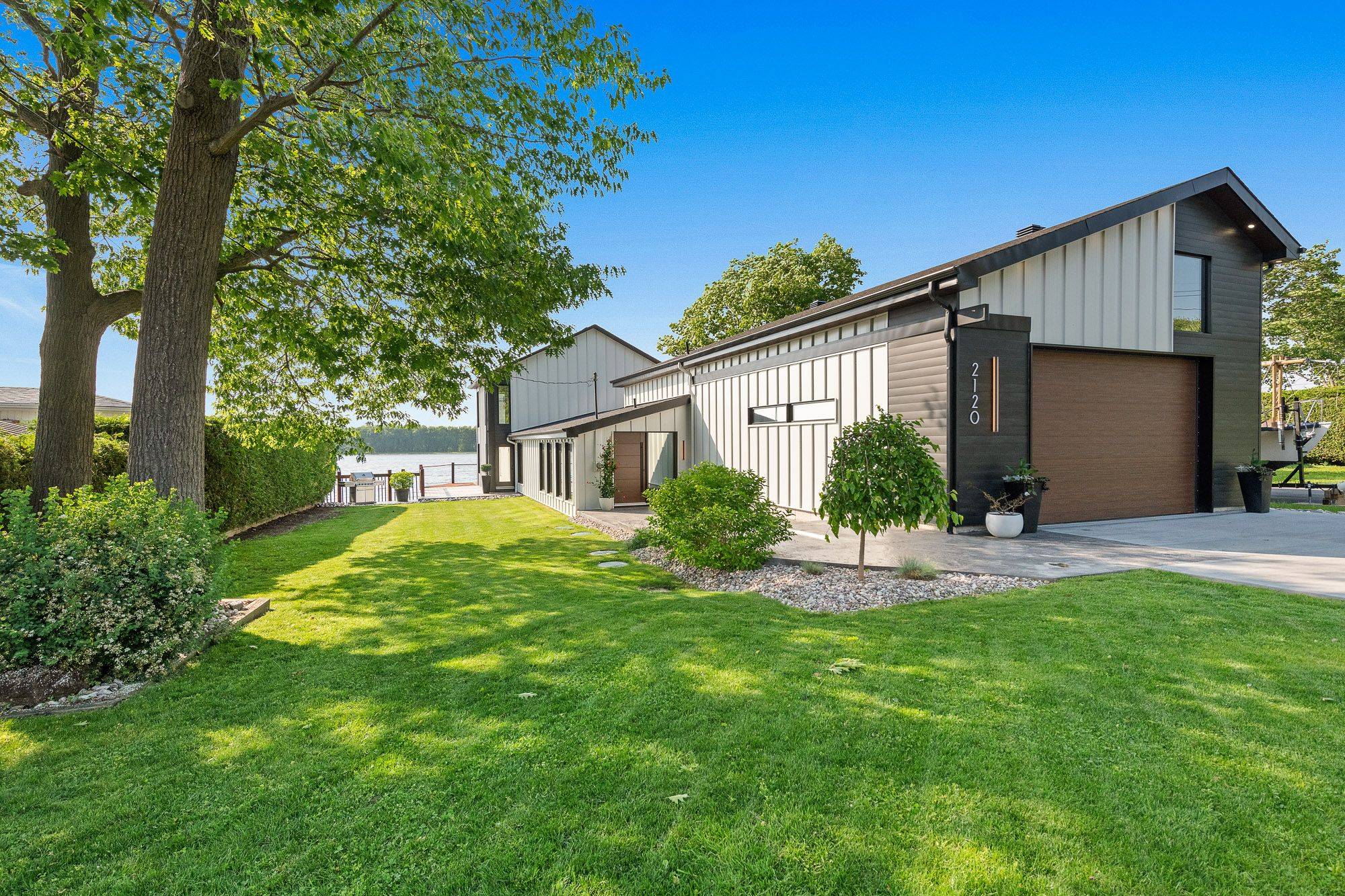 2120 Du Chateau AVE, Clarence-rockland, ON K4K 1J3