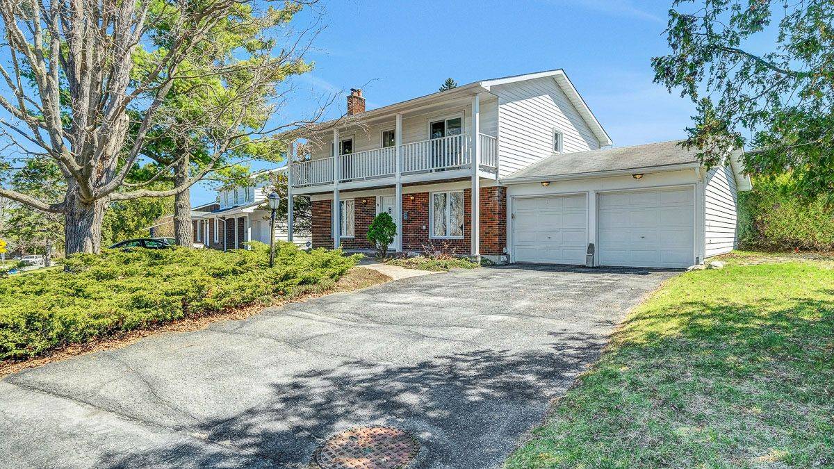 38 Beaver RDG, Cityview - Parkwoods Hills - Rideau Shore, ON K2E 6C7