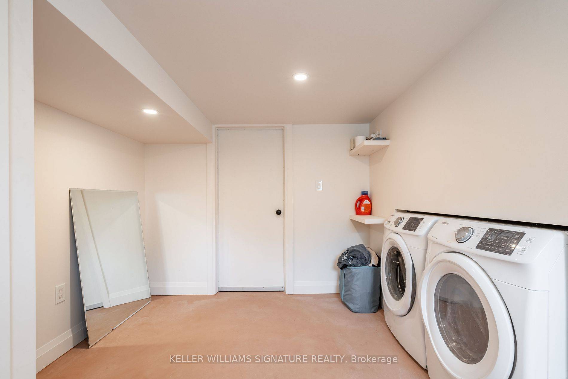 57 Mcelroy RD E #Basement, Hamilton, ON L9A 1Y5