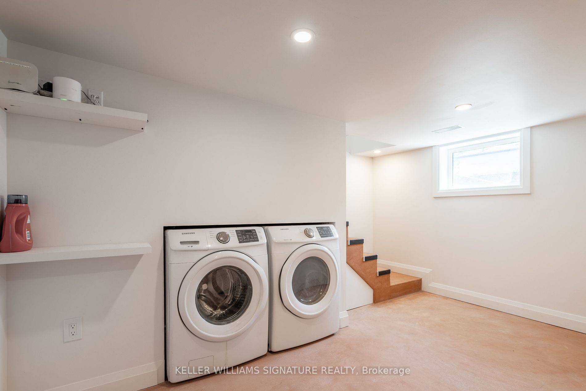 57 Mcelroy RD E #Basement, Hamilton, ON L9A 1Y5