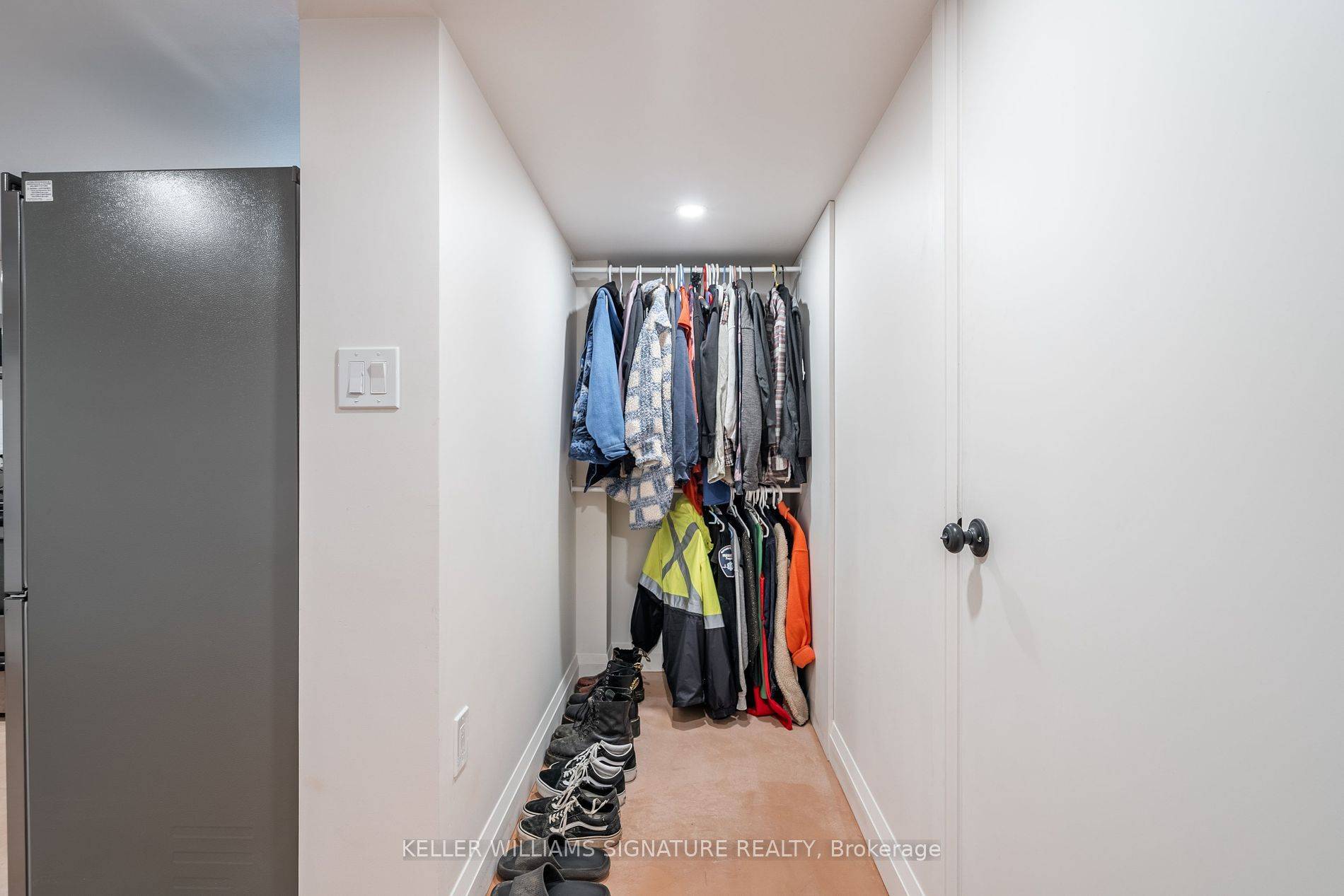 57 Mcelroy RD E #Basement, Hamilton, ON L9A 1Y5