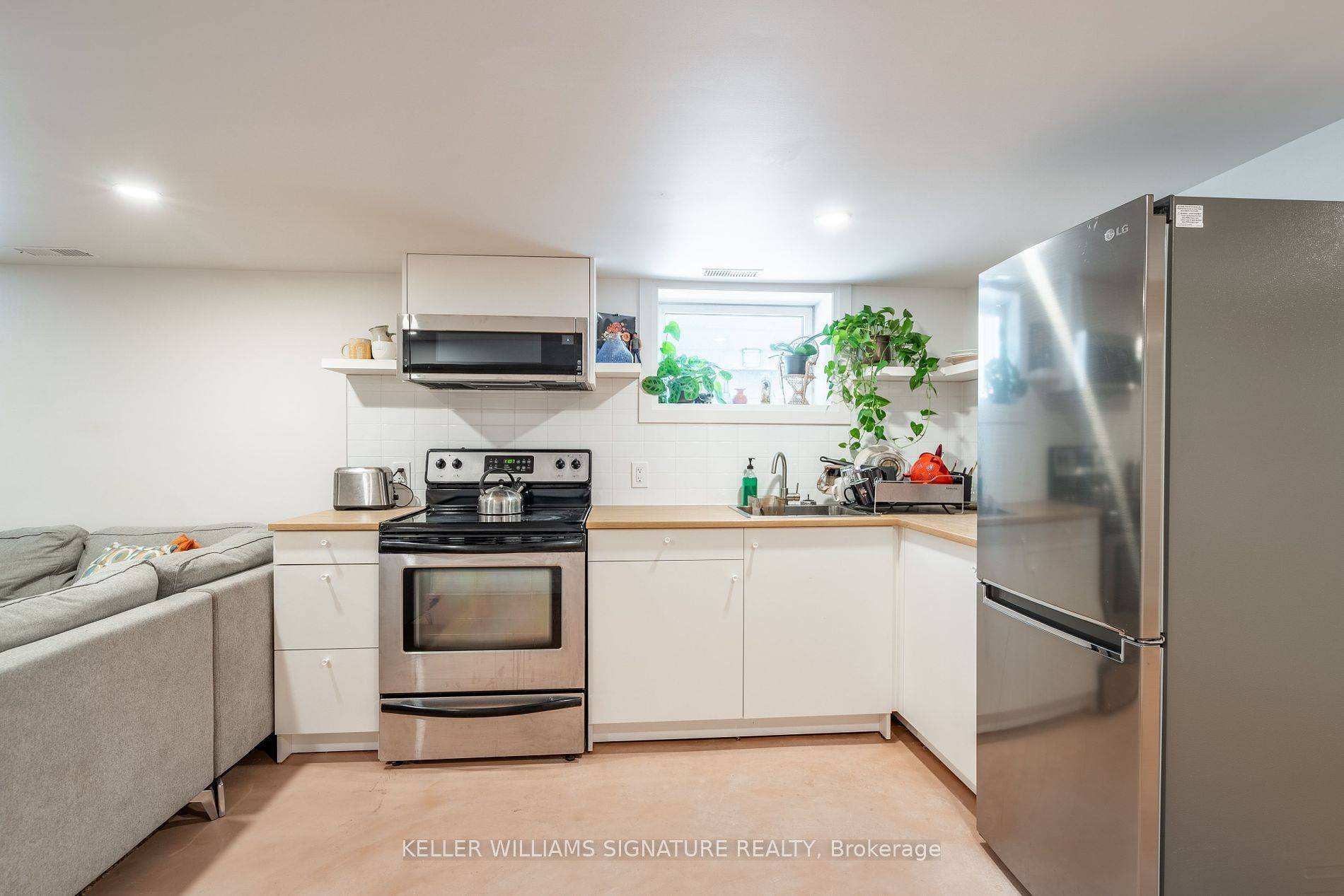 57 Mcelroy RD E #Basement, Hamilton, ON L9A 1Y5