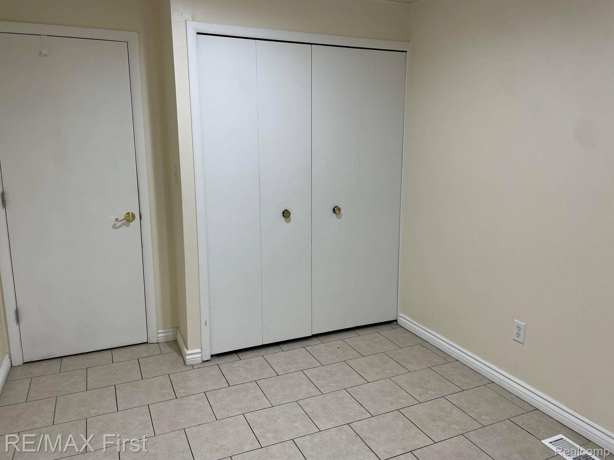 8401 18 Mile APT # 99 RD, Sterling Heights, MI 48313