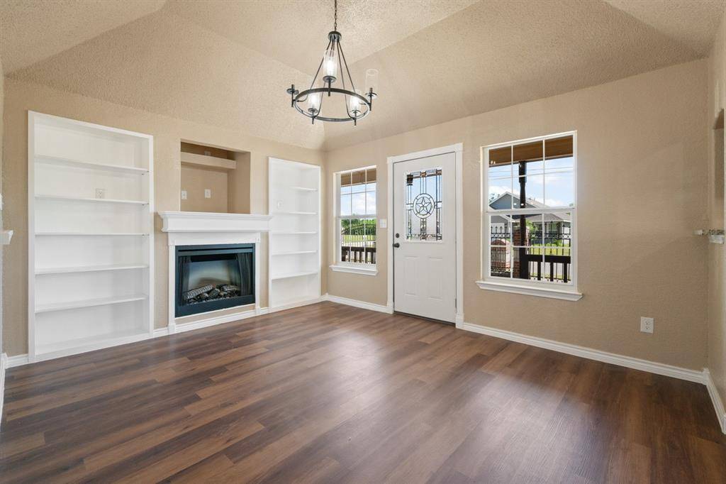1103 Chase Avenue, Cleburne, TX 76031