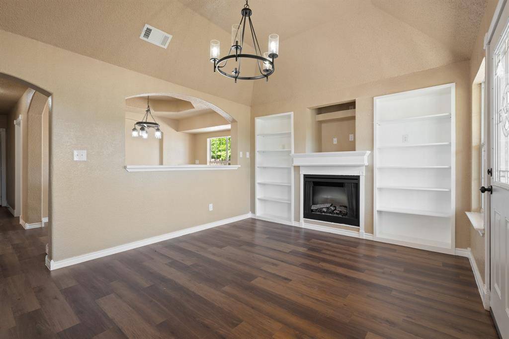 1103 Chase Avenue, Cleburne, TX 76031