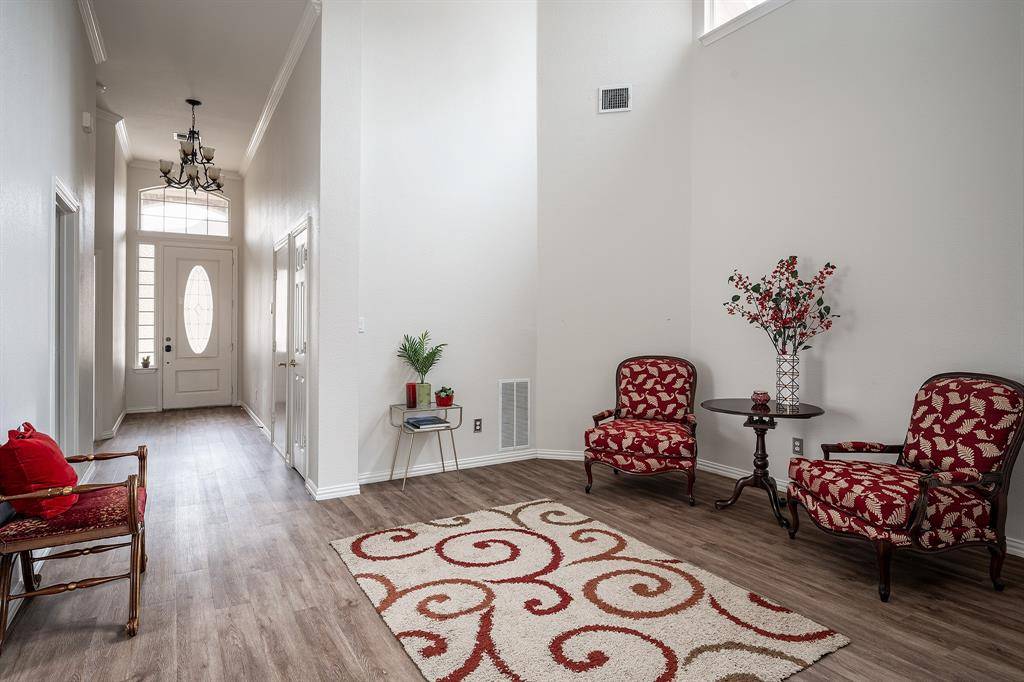 7712 Lakecrest Circle, Irving, TX 75063