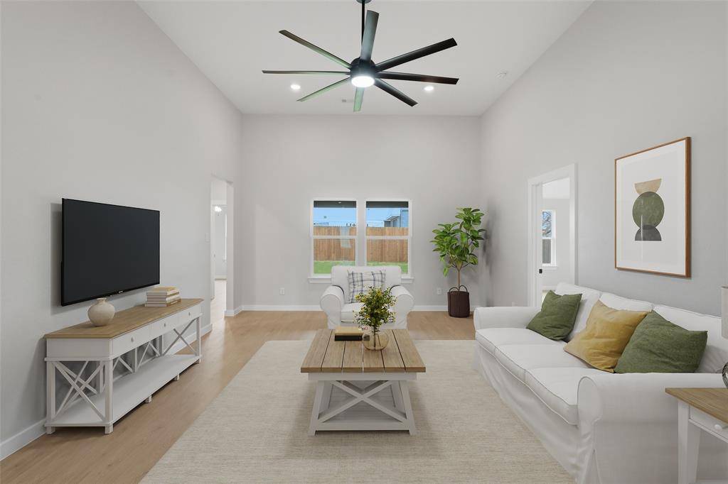 407 E Boyd Avenue, Boyd, TX 76023